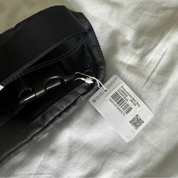 🆕🖤 Lululemon Everywhere Belt Bag Wobbly Wordmark Black - Picture 5 of 6